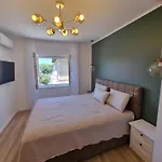 Apartment With View On City Marine
