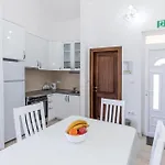 Cozy Apartment In Komarna With Kitchen
