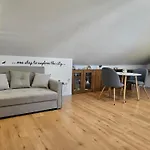 Lovely Attic Apartman-Melani