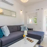 Gorgeous Home In Nadin With Wifi