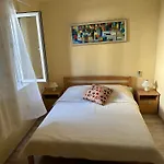 Spacious 1 Bedroom 4 Star Apartment, Mlini