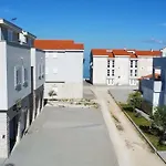 Lovely Seaside Flat