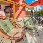 2 Bedroom Cozy Apartment In Nin