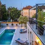 Villa B&D Zadar For The Complete Pleasure Of Vacation !Heated! Private Pool! Green Oasis In The Center Of Zadar, 100M From The Sea