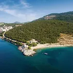 Stunning Apartment In Komarna With Wifi
