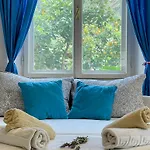 Quiet Seafront Studio Apartment