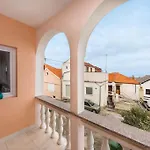 Lara - Island House
