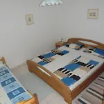 Ferien Haus Evita Auf Insel Vir,Wohnung II