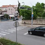 Meta Olive Apartment
