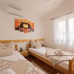 Holiday House Fjaka