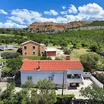 Apartment Ante With Jacuzzi & Seaview