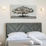Feather Studio Apartment - Free Private Parking - Self Check-In