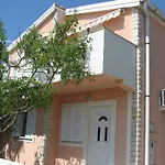 Apartment Aria