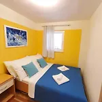 Apartments Petra I Karlo