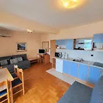 Apartments Petra I Karlo