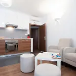 Rooms & Apartments 72