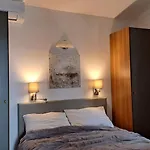 Wunderschoene Wohnung In Drage Mit Garten, Terrasse Und Gemeinsamem Pool