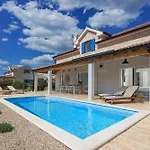 Papa'S Court IV Pasman Villa With Pool