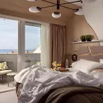 Lady L Sea View Studio