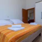 Apartments By The Sea Veli Rat, Dugi Otok - 11525