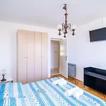 Apartments & Rooms Stella
