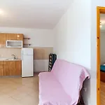 Apartman Iva-Family Holiday 250 M From Pebble Beach