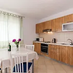 Apartman Iva-Family Holiday 250 M From Pebble Beach