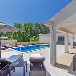 Apartment Holiday Home Doma, Cilipi Near Dubrovnik