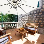 Central Located House 'Porat'