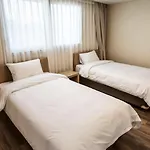 Suave Hotel