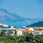 Apartments & Rooms Tapera