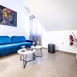 New Modern Studio Apartment Nina