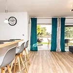 Luxury Villa With A Swimming Pool Vir - 19346