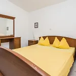 Apartments By The Sea Vir - 20333