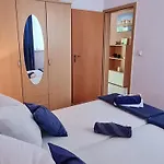 Apartments By The Sea Vir - 20723