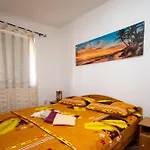 Apartments By The Sea Vir - 21081