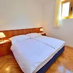 Apartment Meridiana-5 By Interhome