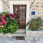 Apartment Mistral - Cosy Apartment With Sea View