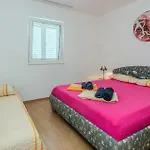 Beautiful Apartment In Nin With House Sea View