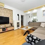 Apartment Sanja Kolovare Beach