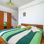 Apartments & Rooms Mara & Petrunjela