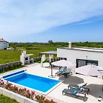 Villa With A Heated Pool And Complete Privacy - By Ta Leut
