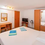Gorgeous Apartment In Rovanjska With Wifi