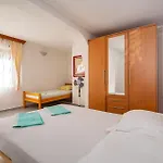 Gorgeous Apartment In Rovanjska With Wifi