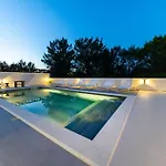 Alba Family Home