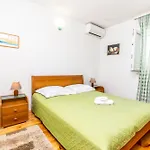 Apartment Leo