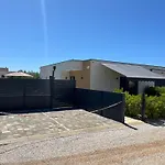 Poolhouse Flip Flop - Mit Privatem Pool