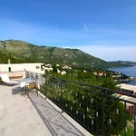 Golden Seaview Holiday Home