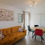 Golden Seaview Holiday Home