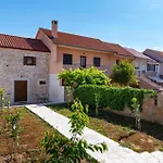 Lovely Home In Podgradina With Wifi